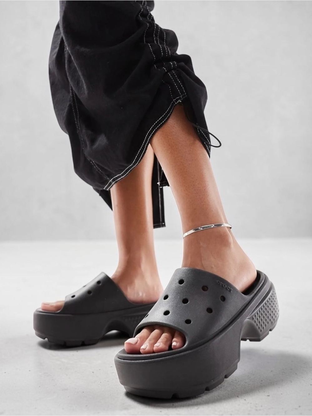 NWOT Crocs Unisex Stomp Stacked Platform Slides In Black Size Women’s 5